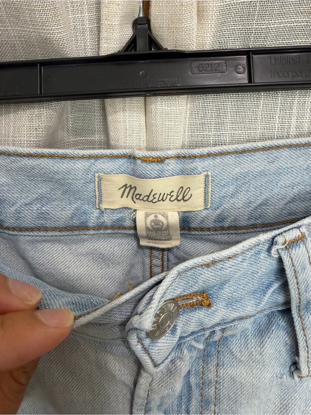 Madewell Women’s Light Wash Denim Jeans - Picture 2 of 4